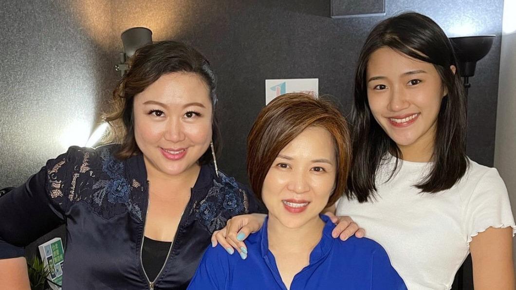 林慧(左起)、楊月娥、楊月娥小女兒日前錄節目。(圖/艾慕影藝提供)