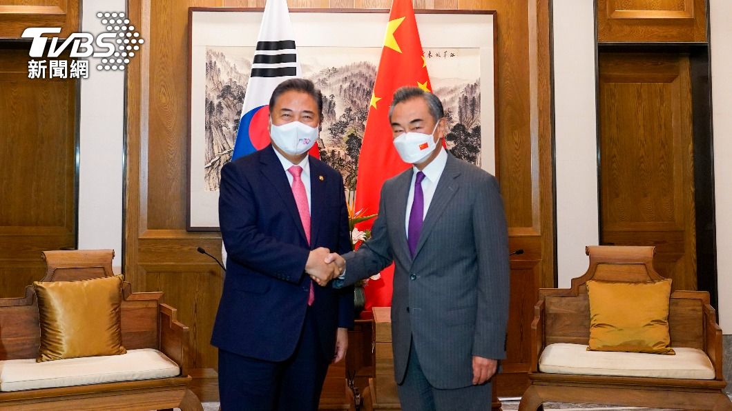 朴振與王毅日前在青島舉辦韓中外長會談。(圖/達志影像美聯社)