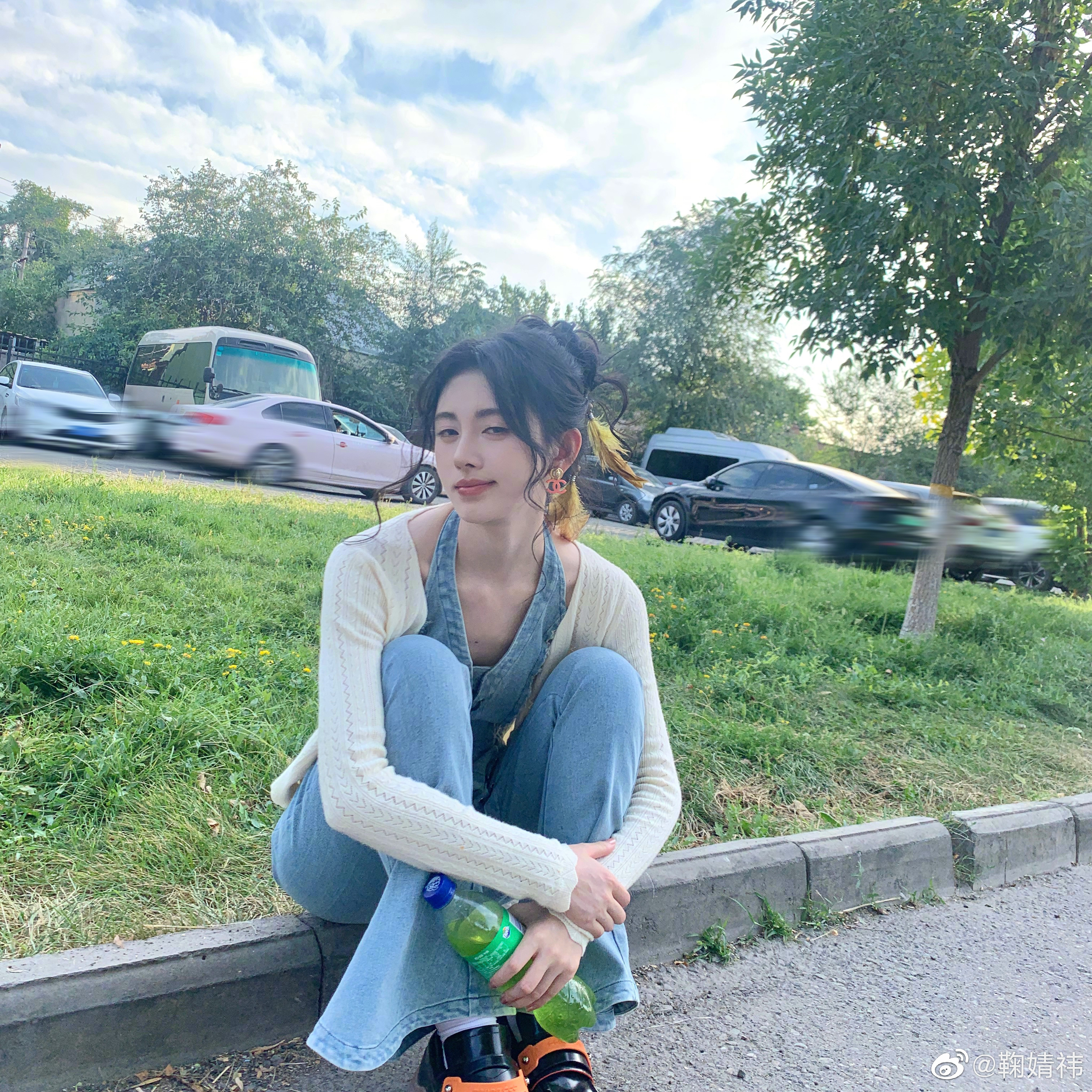 鞠婧禕的胸骨清晰可見。(圖/翻攝自鞠婧禕微博)
