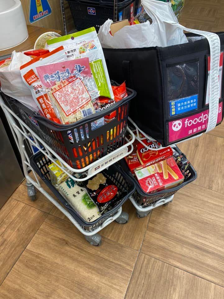 有外送員分享顧客買了2車的供品。(圖/翻攝自外送員的奇聞怪事)