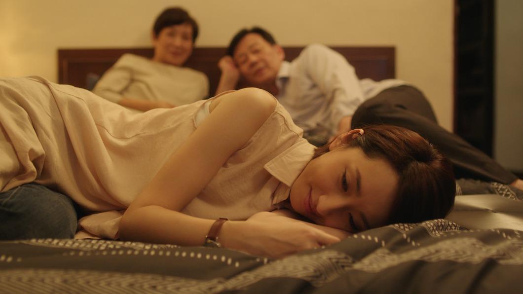 柯佳嬿認為《一家之主》在探討女性身兼多重身分,在步入家庭之後,許多女性都把家人孩子放在最前面,該思考如何繼續保有自我。(圖/Netflix提供)