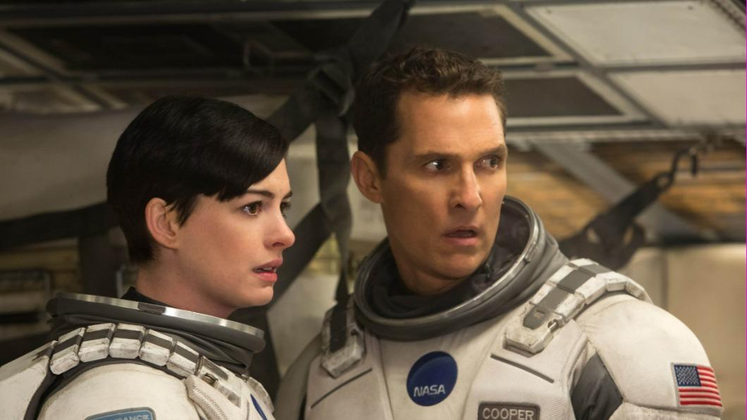 馬修麥康納(Matthew McConaughey)、安海瑟薇(Anne Hathaway)主演的《星際效應》。(圖/翻攝自IMDB)