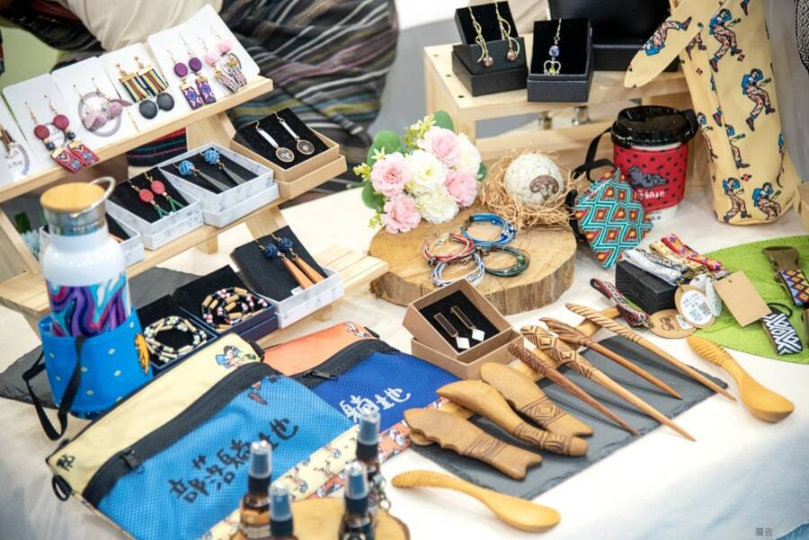 「LiMA島嶼生活」精選超過50家原住民族業者商品現場展售。（圖／原民會提供）
