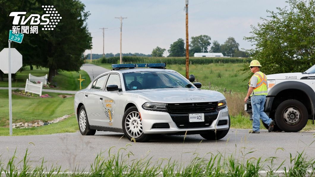 警車停在案發現場。(圖/達志影像美聯社)