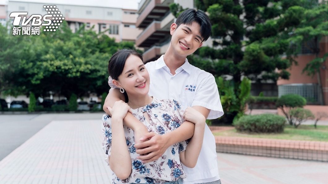 何妤玟（左）擔心王新凱粉絲會忌妒。（圖／TVBS）