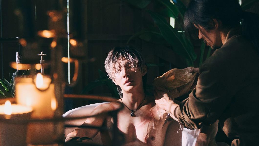 姚淳耀親自為他擦澡!男星正視「心中情愫」:性慾不會被阻擋