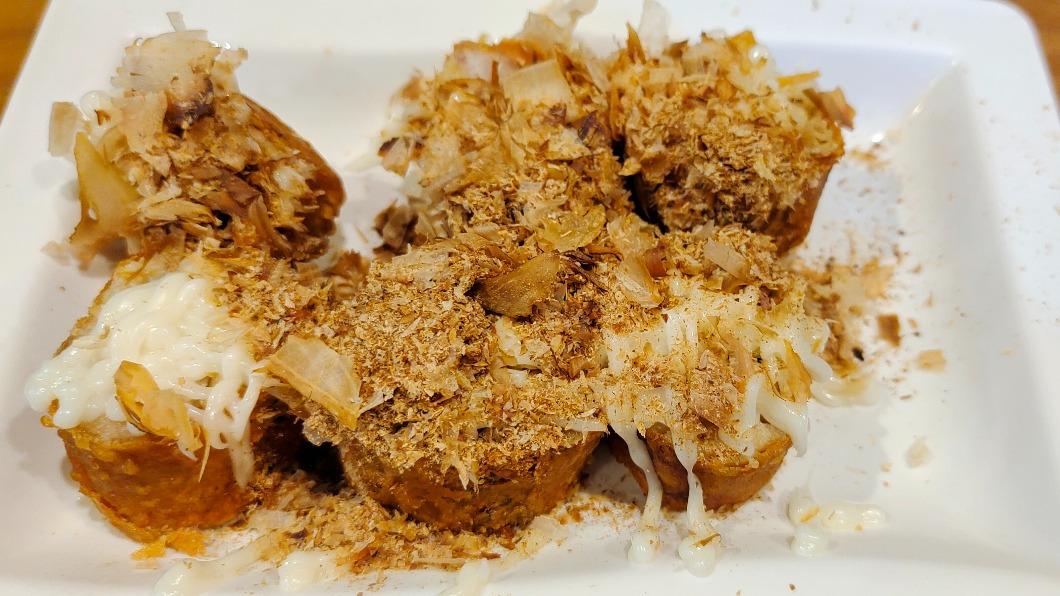 特色料理「沙拉臭香捲」。（圖／圓圓家的移動城堡）