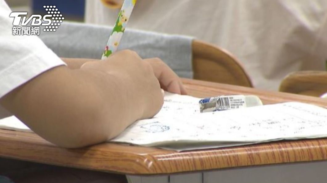 移民潮影響 香港中小學生減2.53萬人