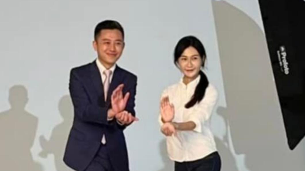 黃瓊慧先前與林智堅一同拍宣傳照。(圖/翻攝自黃瓊慧臉書)