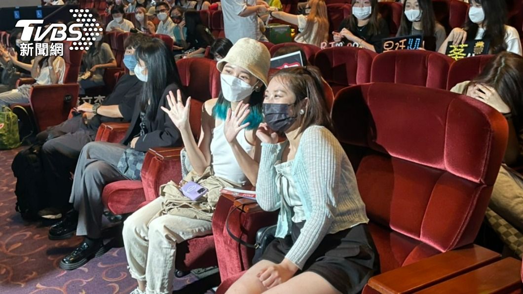 焦凡凡、李沐現身《原子》演唱會 與選手「私下關係」曝光