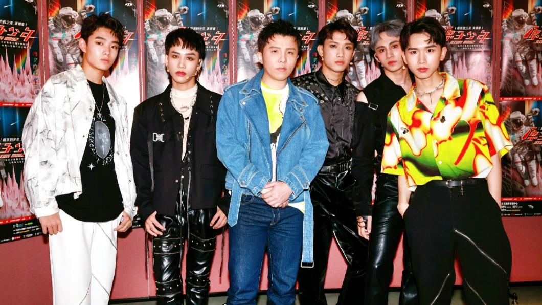 小宇突現身《原子》演唱會給抱抱!點名巴比:想幫你做專輯