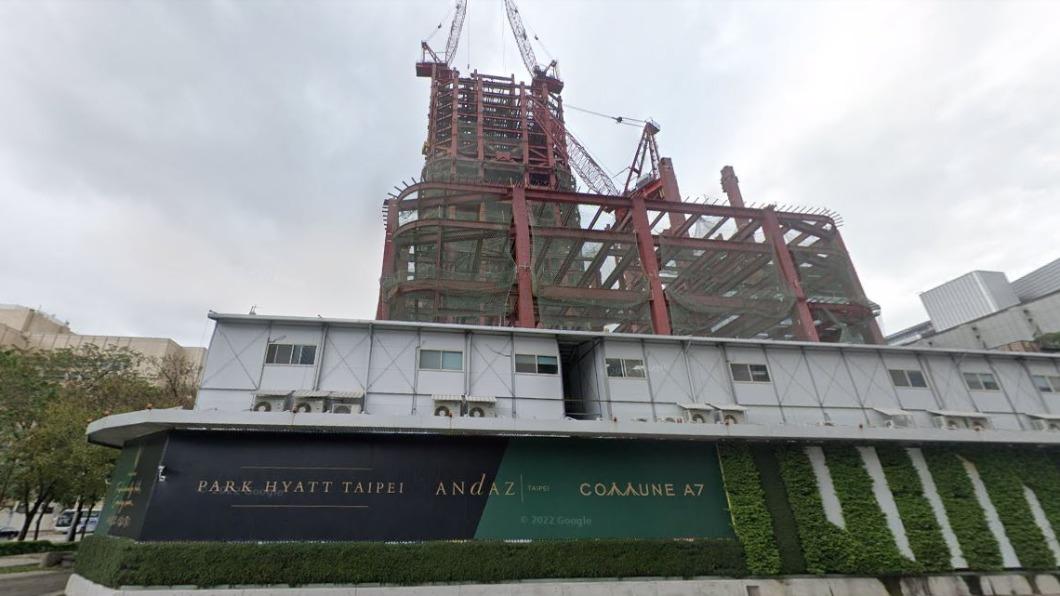 該處工地預計興建百貨和商場,位在北市信義區精華地段。(圖/翻攝自Google Map)