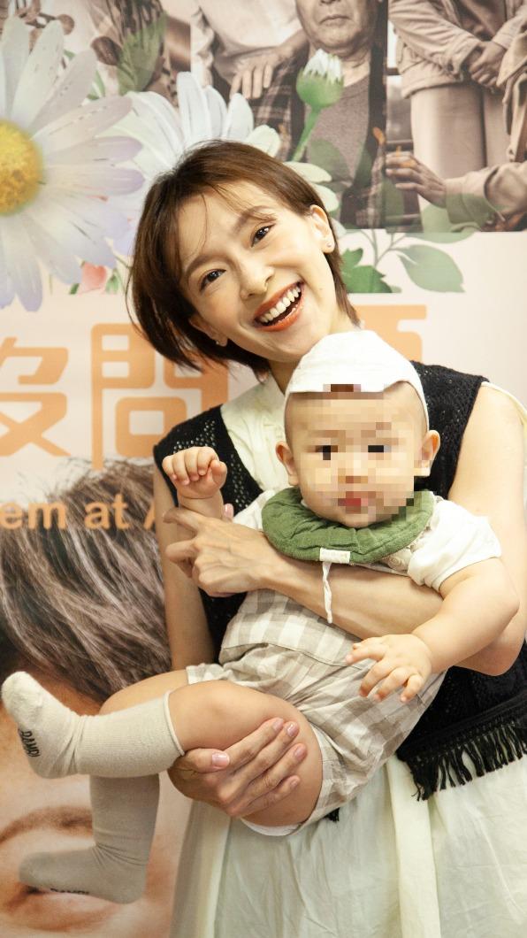 陳瑋薇母子同框。(圖/大愛提供)