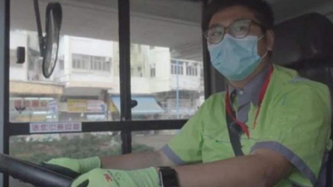 伍偉樂現在是名公車司機。(圖/翻攝自微博)