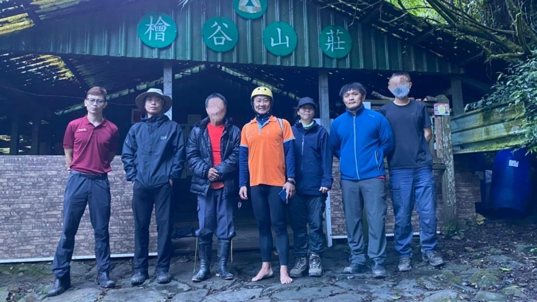 2人平安抵達山莊。(圖/翻攝自屏東林區管理處北大武山資訊站)