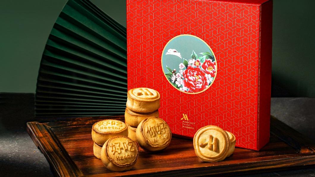 與百年餅舖「舊振南」聯手推出「喜月」台式小巧漢餅禮盒。(圖/台北萬豪提供)