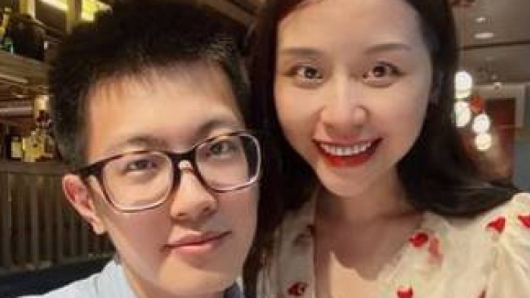 戀上小17歲男友 41歲學霸正妹:我念大學他是小嬰兒