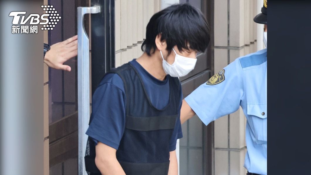 公開刺殺前首相安倍晉三的兇手山上徹被拘捕。(圖/達志影像美聯社)