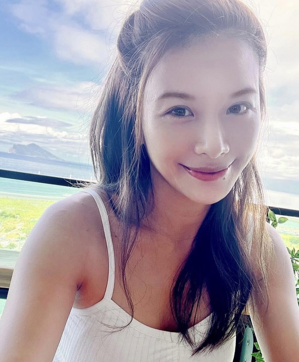 艾莉絲透露自己平常洗臉都會用Baby紗布巾。(圖/翻攝自@iris_1221_lily IG)