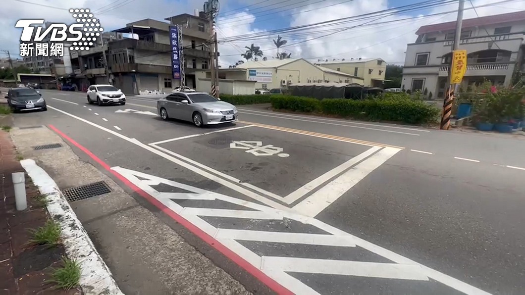 事發地點東大路、天府路口。(圖/TVBS)