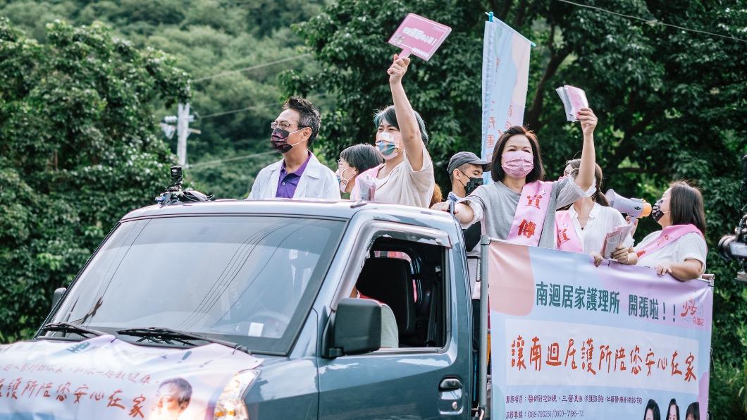 老少女幫忙宣傳。(圖/桂田文化藝術基金會提供)