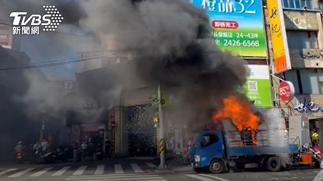 火勢相當猛烈。(圖/TVBS)
