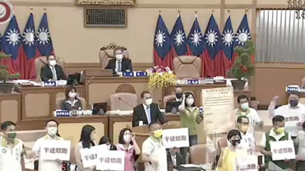 不簽「做好做滿聲明書」!侯友宜被綠營包圍 遭嗆:別落跑