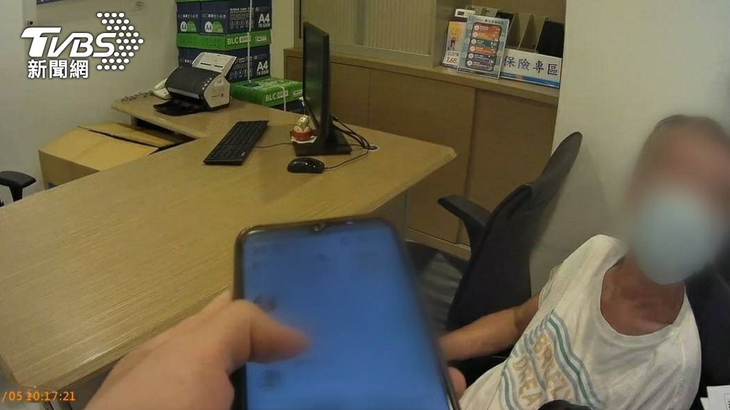 男子老實說出錢是要給女朋友的。（圖／TVBS）