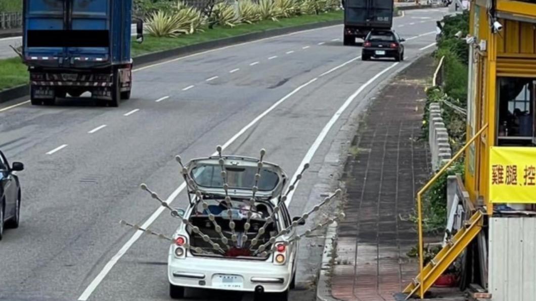 後車廂「孔雀開屏」馬路變伸展台！　關不好可罰1.8萬
