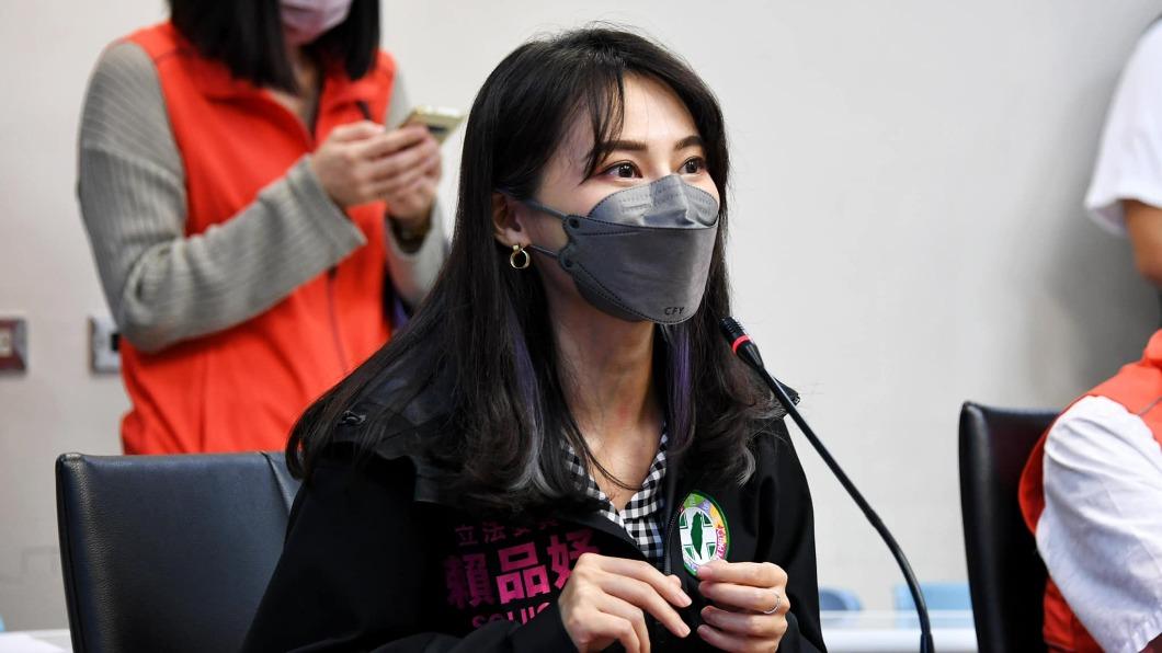 黃國昌貼論文引學歷戰 賴品妤開嗆:關你X事