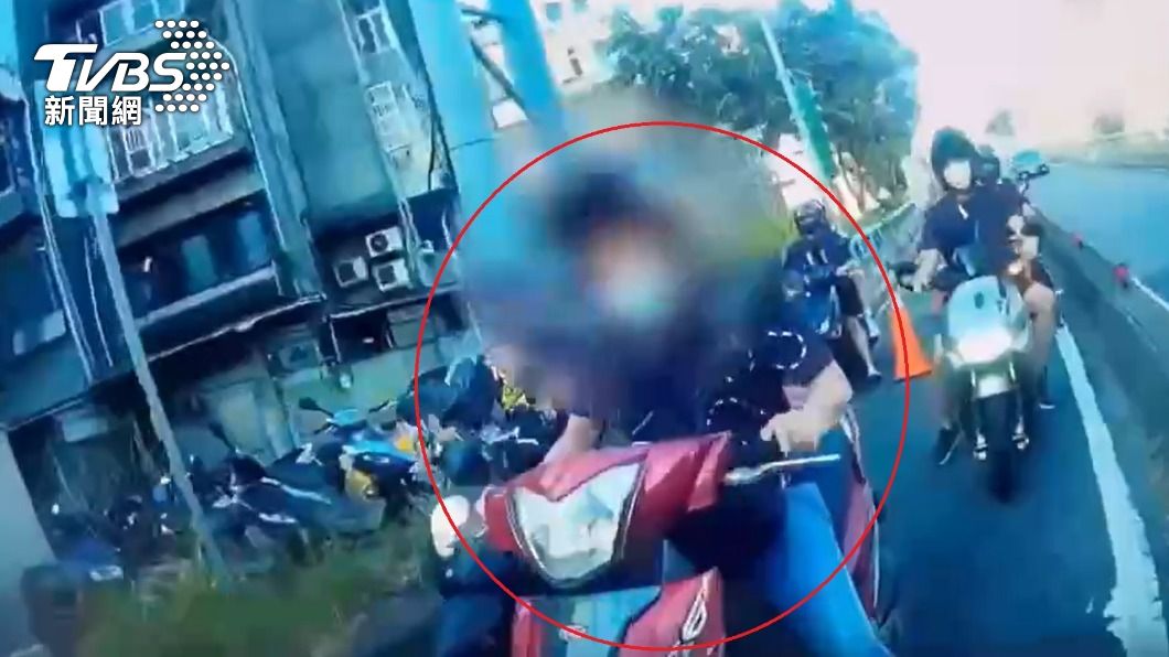 男酒駕上路還硬闖攔檢點 勇警肉身擋車遭輾傷