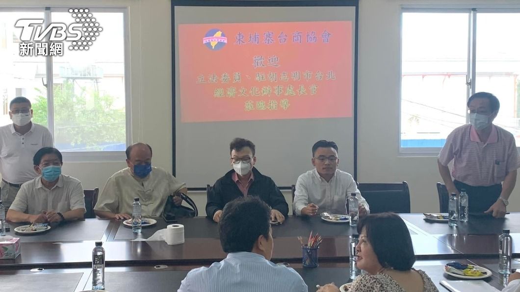 國民黨立委洪孟楷、鄭正鈐與吳斯懷15日啟程，以國會外交名義前往柬埔寨，與當地的官員、台商溝通，盼當地政府積極作為。