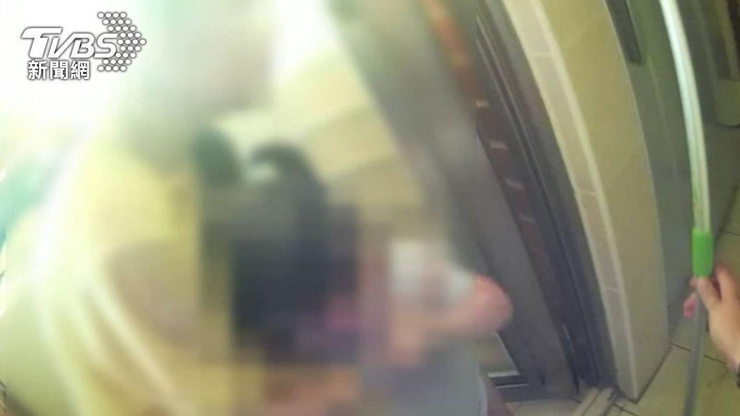 女被關陽台喊救命!警疑囚禁速到場 一問竟是2歲童闖禍