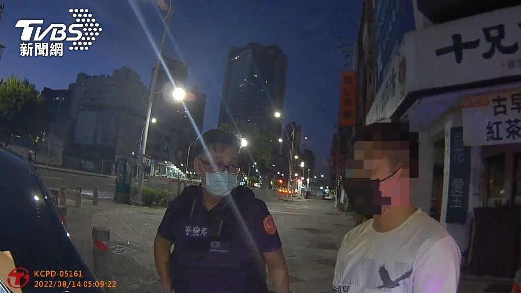 高雄男被查出車上藏毒咖啡包。（圖／TVBS）