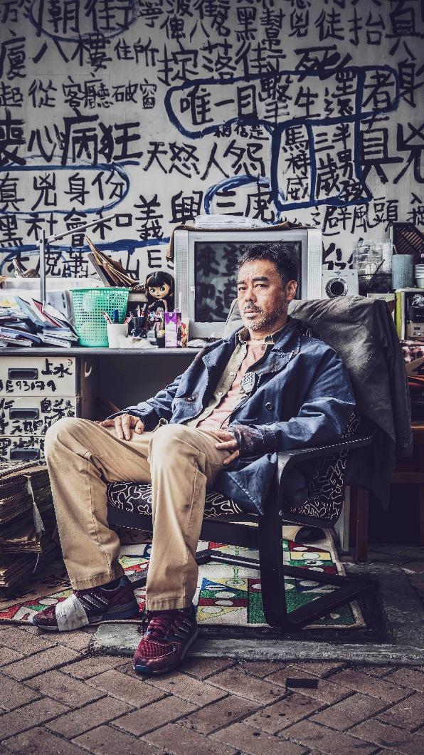 劉青雲（右）在片中詮飾幾近瘋狂的辦案神探。（圖／華映提供）