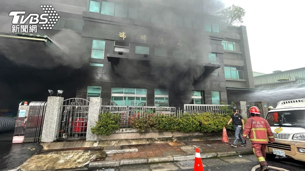 起火的工廠是知名早餐店的倉庫。（圖／TVBS）