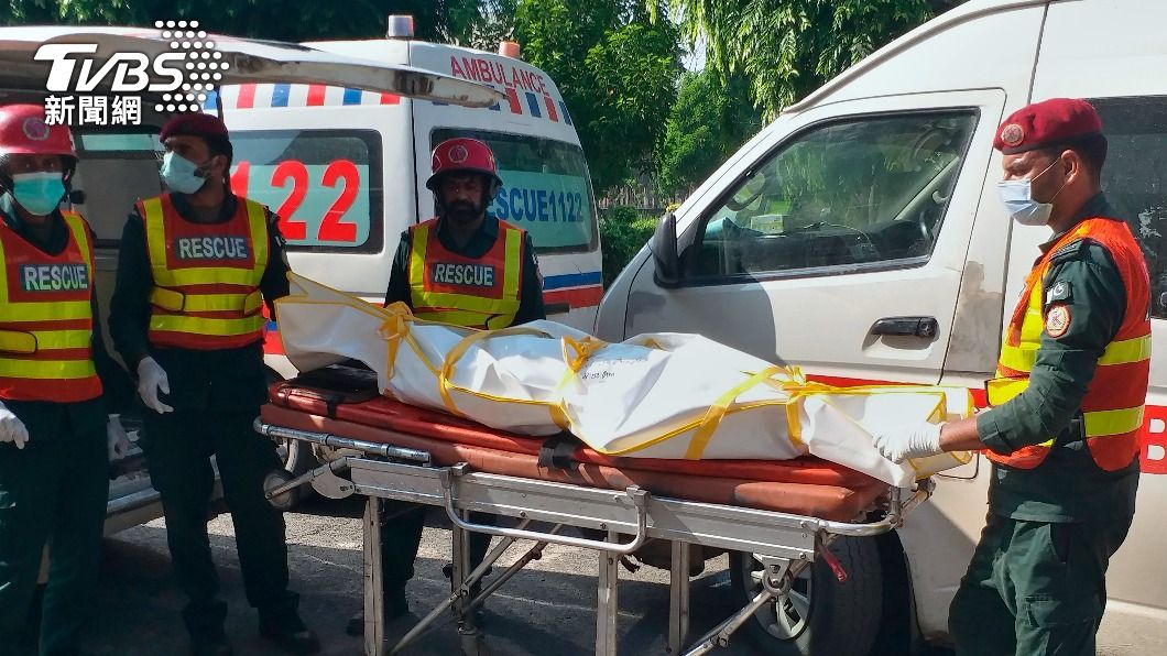 巴基斯坦3公車競速釀禍！　猛撞油罐車害20人送命慘死