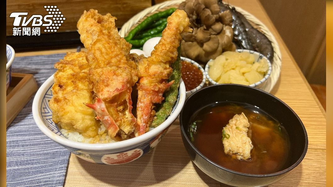 帝王蟹天丼。(圖/葉韋辰攝)