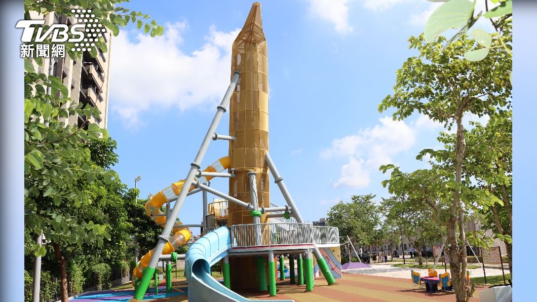 頭份市音樂公園 薩克斯風溜滑梯亮眼吸睛