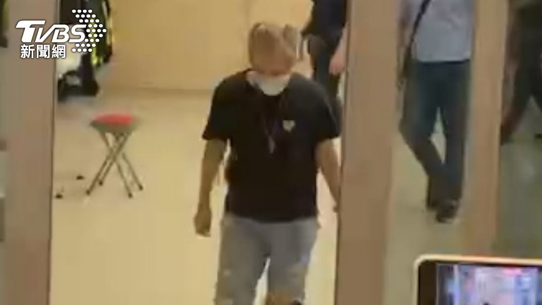 艾成墜樓身亡！李明依陪伴王瞳赴警局　筆錄前先禱告
