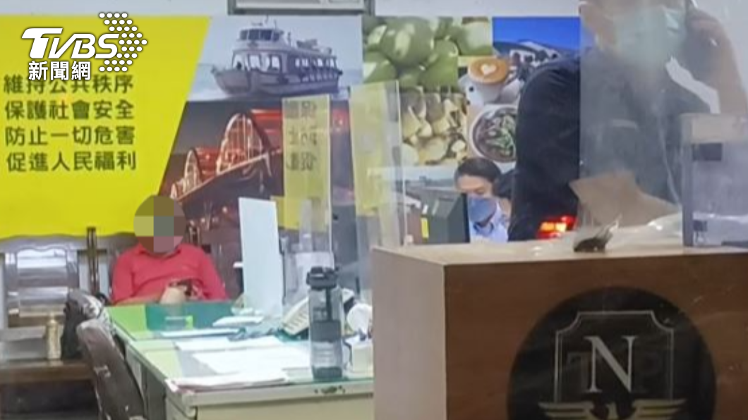 少女父親昨(16)日晚間就已被警方帶回派出所。(圖/TVBS)