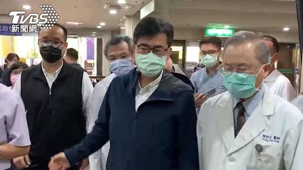 陳其邁趕赴高醫了解案情。(圖/TVBS)