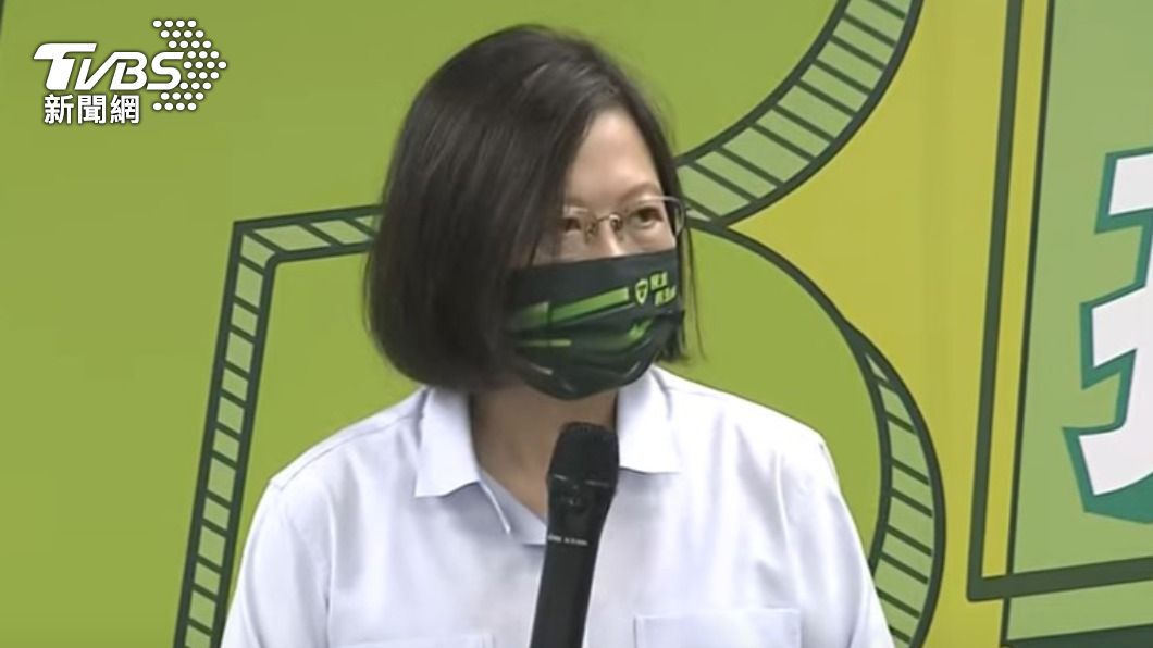 許國泰批蔡英文才是真正的「背骨」。(圖/TVBS)