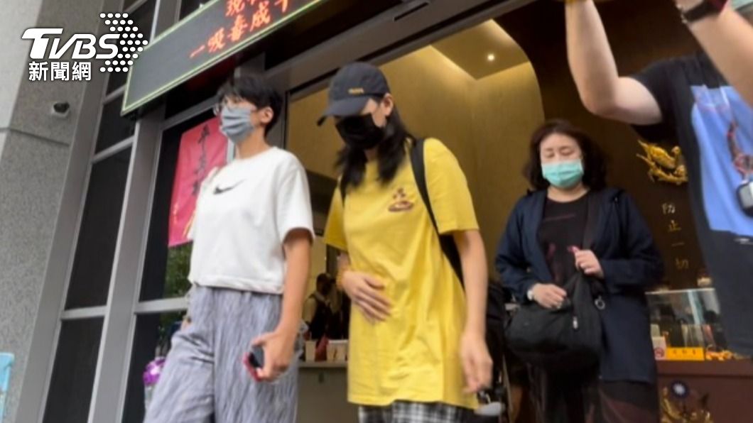 有教友曾到租屋處陪伴艾成。(圖/TVBS)