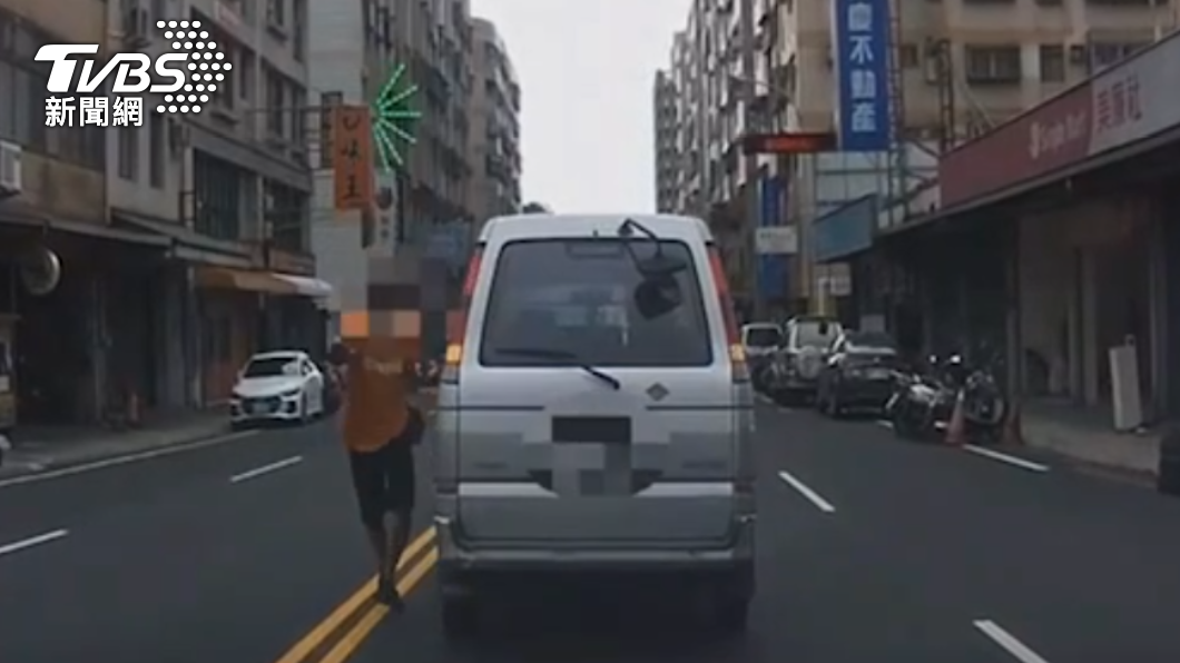 和時間搶命!寶貝兒氣喘休克卡車陣 暖警鳴笛開道助送醫