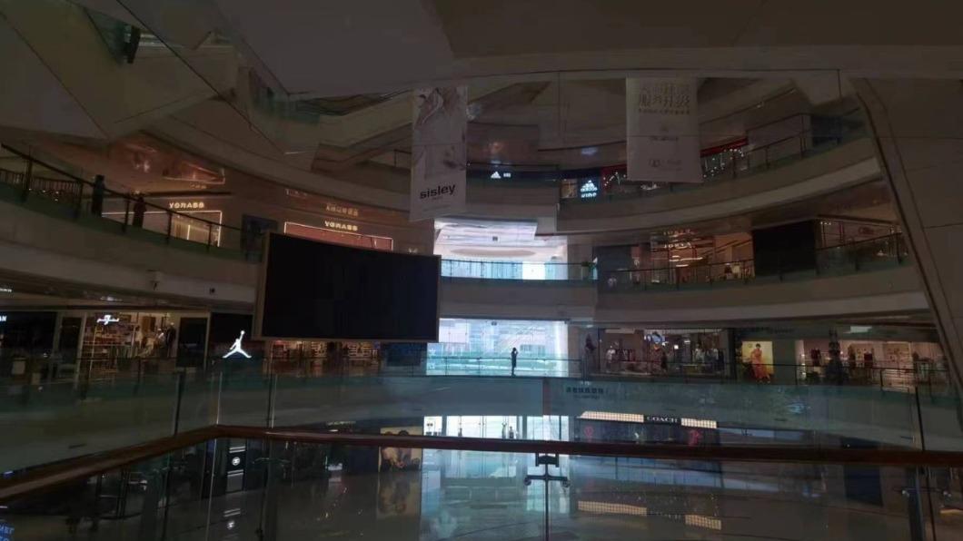 武漢商場大停電。(圖/翻攝自微博)