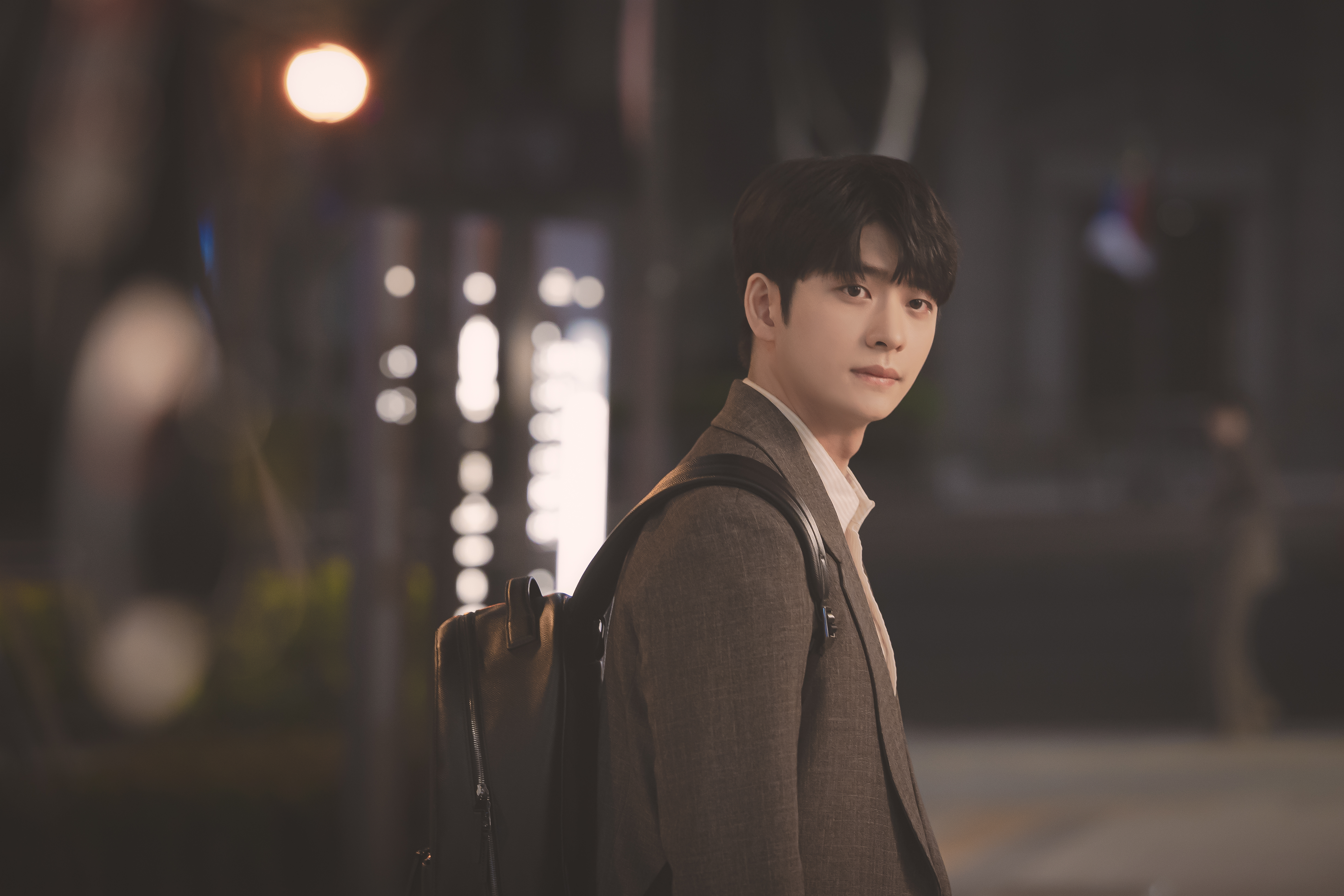 姜泰伍劇中暖男形象、圈粉無數。(圖/Netflix提供)