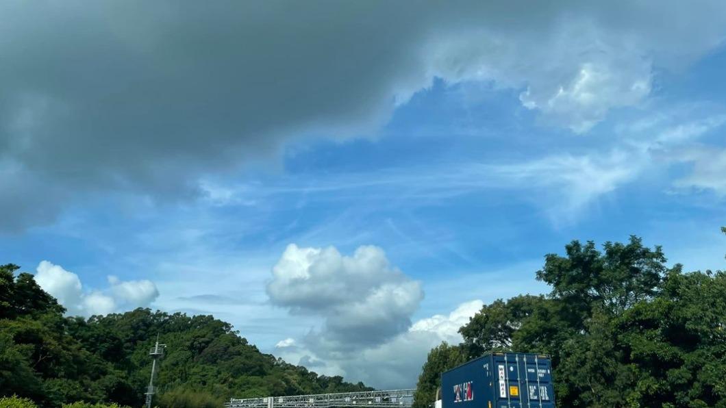 別被豔陽騙!專家見「泡泡雲」示警:2區午後防狂暴雷雨