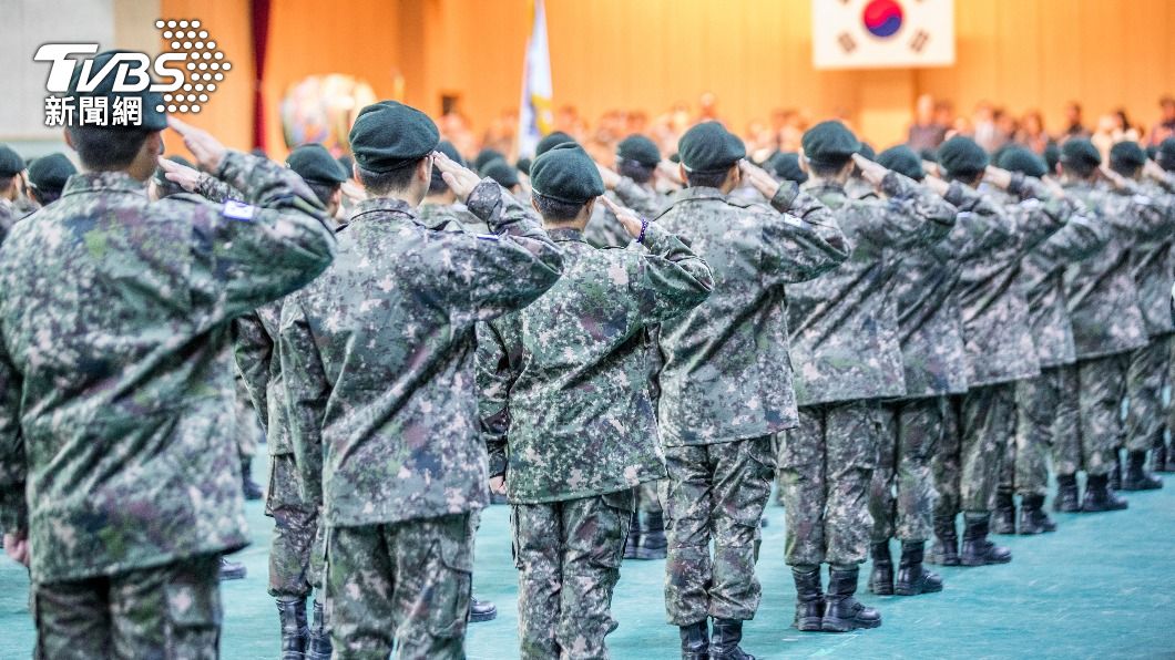 南韓軍方要求官兵嚴守穿著軍服時的規範。(示意圖/shutterstock達志影像)