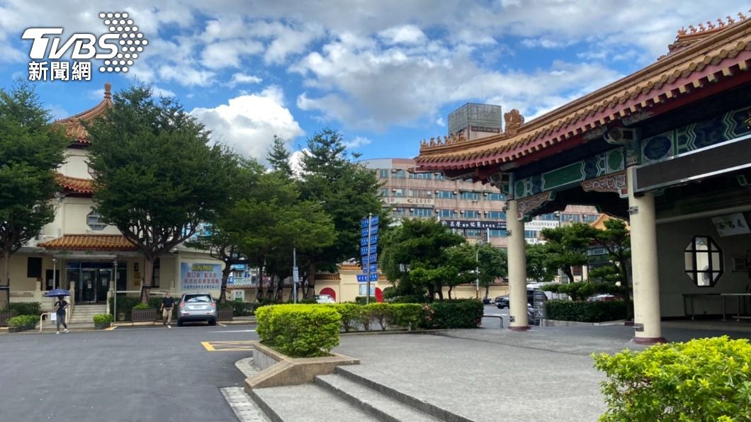 當時剛好也是夏天，林成翰和同事一起到板橋殯儀館相驗死亡車禍案。（圖／TVBS）